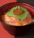 ■北陸富山回転寿司 プレミアム海王 [1F] フレッシュサーモンといくらの親子丼 1,404円（税込）