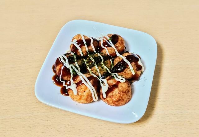 【昭和冷凍食品　冷凍たこ焼　1.2kg（60個）　988円】出汁がしっかり効いた、品のある味わいが後を引く