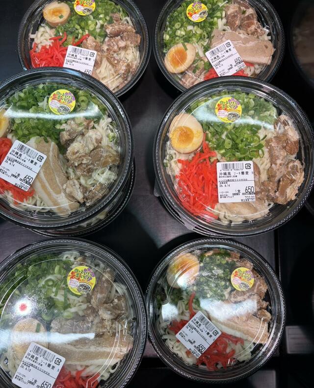 ロピア「沖縄風本格ソーキ蕎麦」702円（税込）