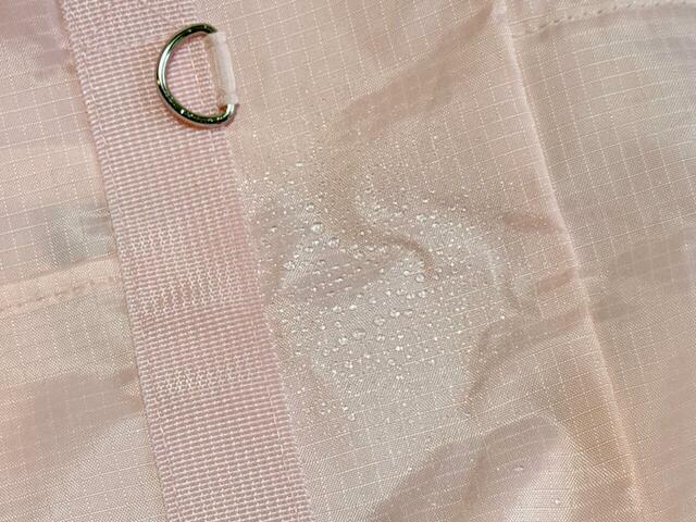 【付録 Coleman 撥水ボストンバッグ＆リフレクターチャーム】撥水加工が施されており、天候が不安定なレジャー時にも安心！