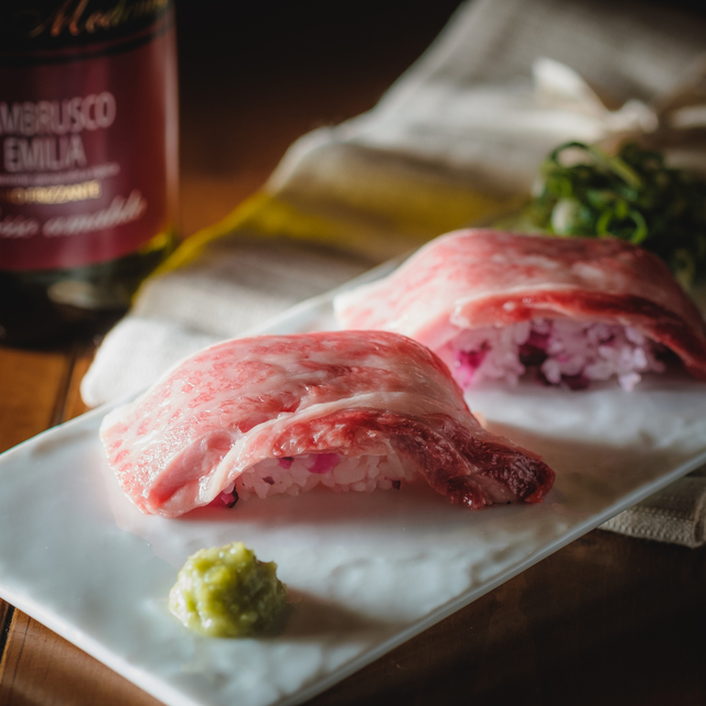 神戸ビーフの肉寿司2巻 1,199円（税抜）