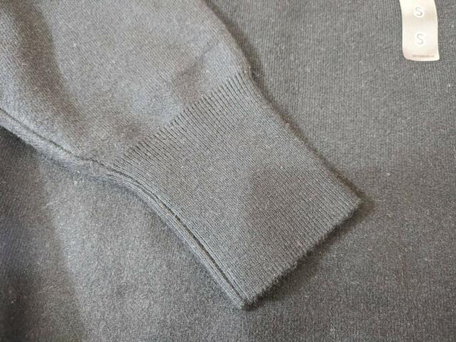 【ユニクロ スフレヤーンワンピース(スムース・長袖)】袖口は絞り込まれていて腕まくりしやすい