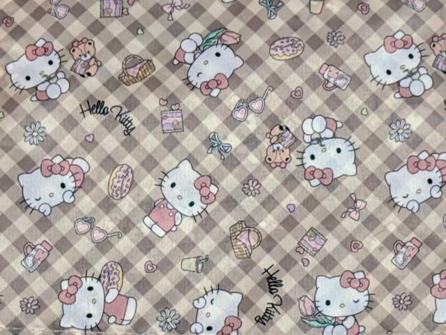 ブラウン×ベージュのギンガムチェックにキティちゃんの総柄を組み合わせたデザイン