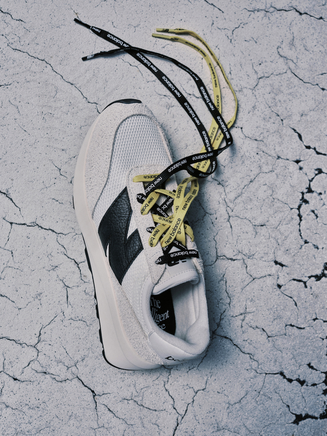 【「niko and ...」New Balance別注カラースニーカー】「NB U370」カラフルなシューレースで遊びを演出するのも◎