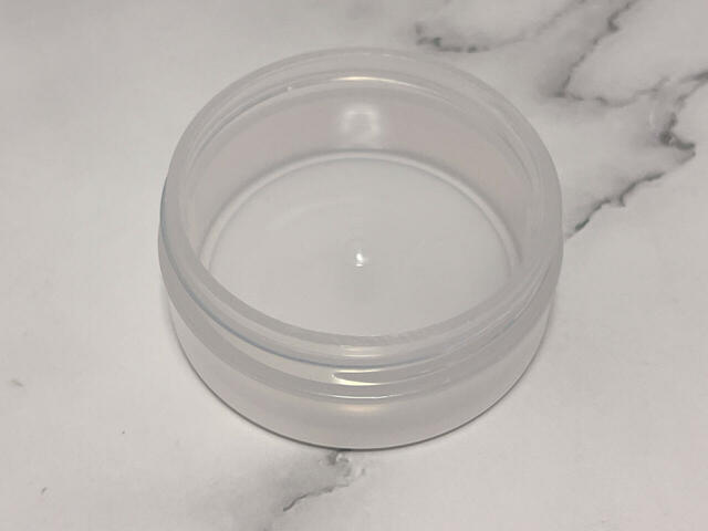 クリームを入れるスペースは半透明なので、中に何が入っているかわかりやすい！