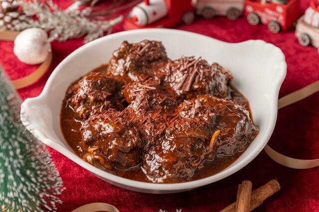 「クリスマス・スイーツビュッフェ【Very Berry X’mas!】~いちごが彩るクリスマス~」<期間:2025年11月1日~12月31日>【【神戸北野ホテル】いちごのデコレーションがキュートな「クリスマス・スイーツビュッフェ」を開催!超巨大「いちごのミル・ミル・サントノーレ」も登場!】