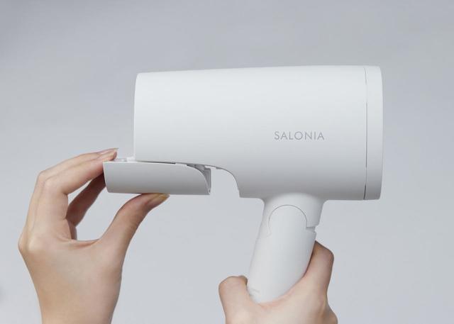 I-ne「サロニア トリートメントミストドライヤー」美容液セラムを装着して使用