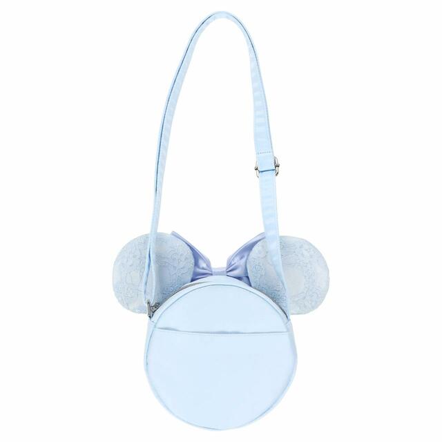 ショルダーバッグ 3,400円｜サイズ：（耳含む）高さ約23×幅約24×マチ約6cm（ストラップ）長さ約69～133cm（ファスナー開口部）幅約16.5cm（物入れ部分）深さ約16.5cm｜東京ディズニーリゾート「Disney Blue Ever After」グッズ｜発売日：2023年5月25日（木）｜販売店舗：東京ディズニーランド「ディズニー＆カンパニー」、東京ディズニーシー「ベッラ・ミンニ・コレクション」