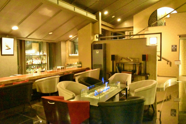 箱根 風雅／夜もいい雰囲気のラウンジ