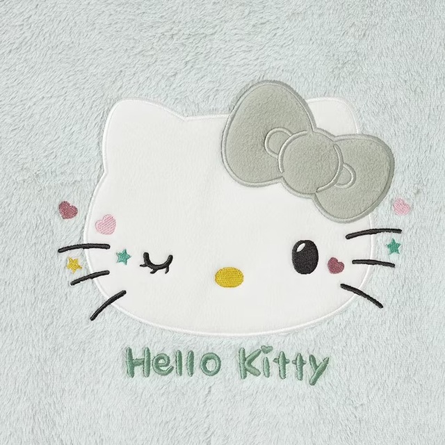 マシュマロフィールラウンジセット(長袖) 2,490円｜GU「ハローキティ」50周年コレクション