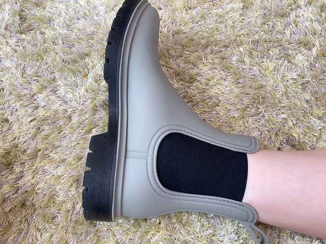 【ワークマン レディース防水サファリサイドゴア】筆者はカーキを購入しました