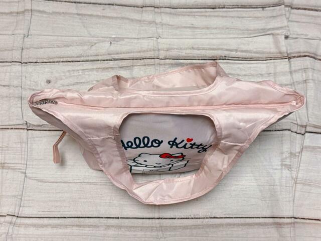 2Lのペットボトルを入れてみたところ、3本収納してもまだ余裕があるほど!