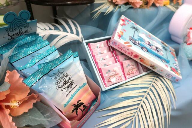 左　ビスケット紙箱 ミッキー プルート1,500円 