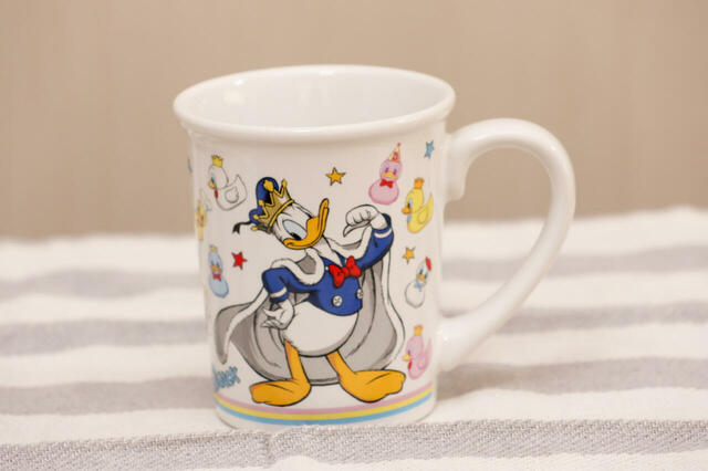 ブルーゼリー＆マンゴームース、スーベニアカップ付き 1200円｜キング・オブ・スーパースターのイラスト