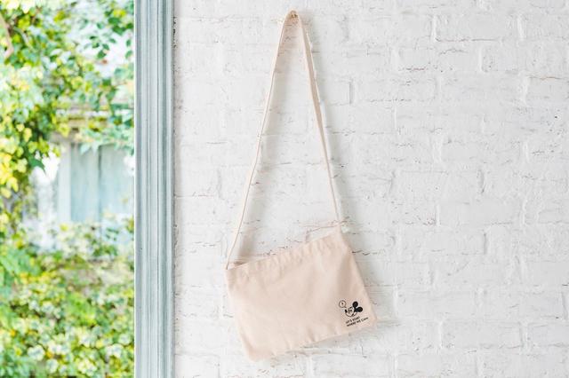 ショルダーバッグ 2,600円｜東京ディズニーリゾート「LET'S START WHERE WE CAN!」