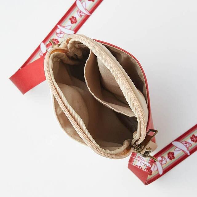 スマートフォンショルダーバッグ「三人の騎士」|¥4,990 (税込)