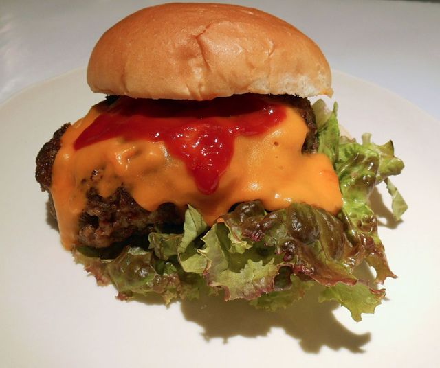 牛たんチーズバーガー