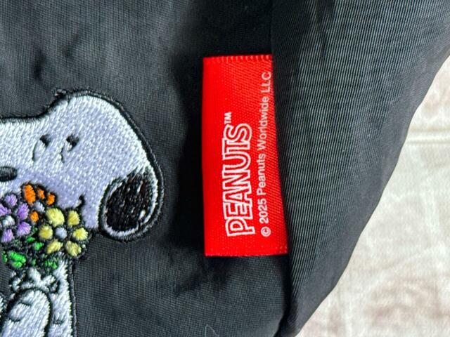 『PEANUTS』のロゴタグもついています♪