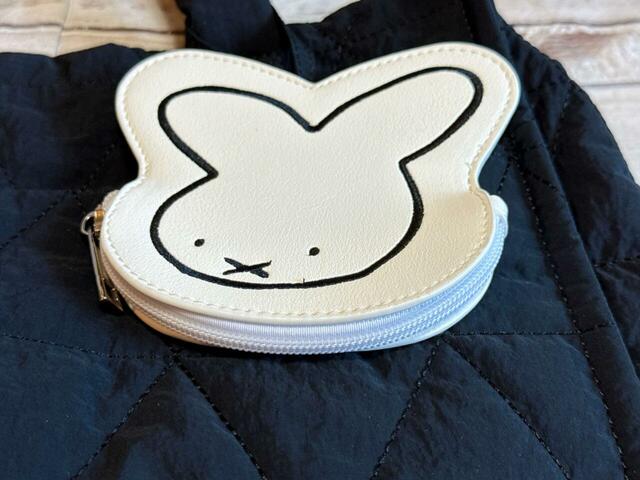 ファスナーで開閉する仕様