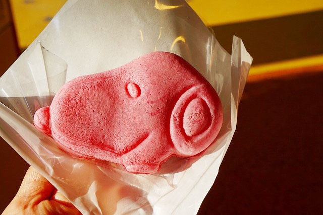 USJスイーツ／スヌーピー・バックロットカフェ　スヌーピーのもちもち焼き いちご味 420円