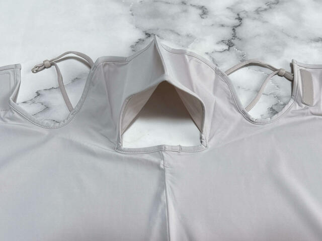 顎下でカットされているため、呼吸がしやすい仕様