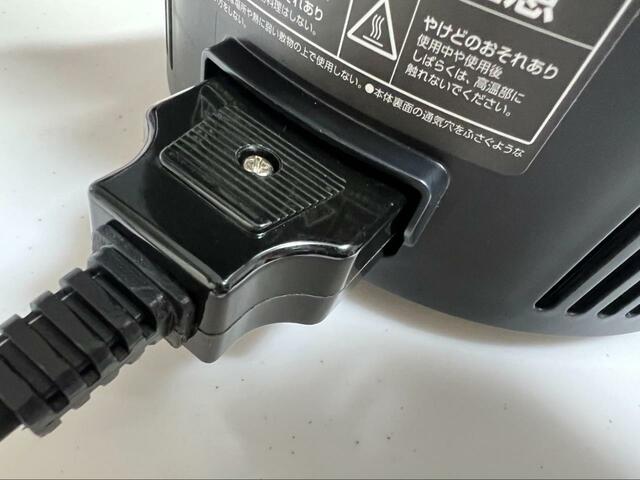 【アイリスオーヤマ クッキングケトル ICK-M1200-B ブラック】電源プラグも取り外せる