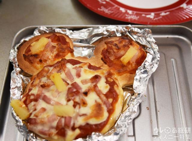 ピザ（ベーコン＆パイナップル）｜東京ディズニーリゾート・フローズンセレクション