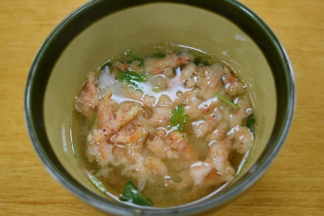 出汁とかき揚げの「桜えび茶漬け」