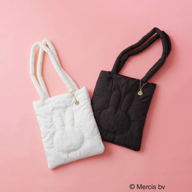 【ミッフィー×OPAQUE.CLIP】「miffy x OPAQUE.CLIP A4サイズ対応 軽量パフィートートバッグ」5,979円/正面にミッフィーのお顔の刺繍を施したA4サイズが収納可能なトートバッグ