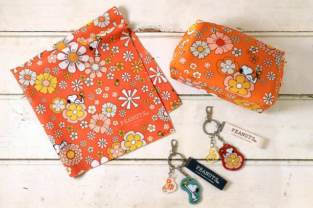 【PEANUTS Cafe】レトロフラワーを施したハンカチやポーチ、キーチェーンも近日登場予定！