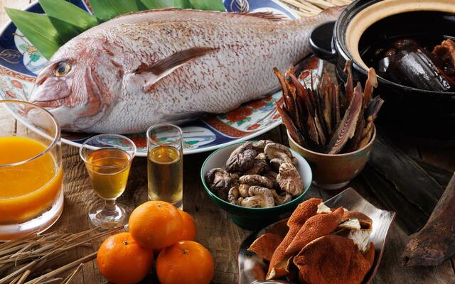 「高知フェア「高知・味の紀行」」＜期間：2025年11月1日〜11月30日＞【「高知の真鯛の藁焼き」や「クリスマスメニュー」も登場！浅草ビューホテルで約100種類の多彩な料理と絶景を味わうブッフェ！】