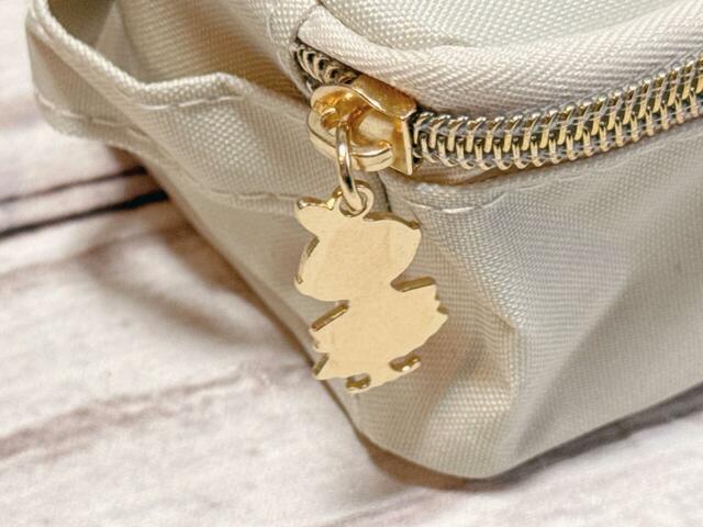 ファスナーの引き手にはリトルミイのゴールドチャーム付き