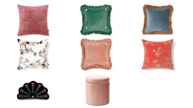 【Francfranc】「ベルベットギャザー-B-069 クッションカバー ダークピンク」「ベルベットフリル-A-065 クッションカバー グリーン」各￥4,500、「ベルベットフリル-C-116 クッションカバー ブルー×ベージュ」￥4,000、「ベルベットフラワーPT-152 ククッションカバー マルチ」￥3,500、「ベルベットフリル-A-060 クッションカバー ピンク」￥4,500、「EMBバード-093 クッションカバー オレンジ×ゴールド」￥4,500、「ボタニカルピーコック クッション グリーン」￥4,800、「マキア スツール ピンク」￥8,900