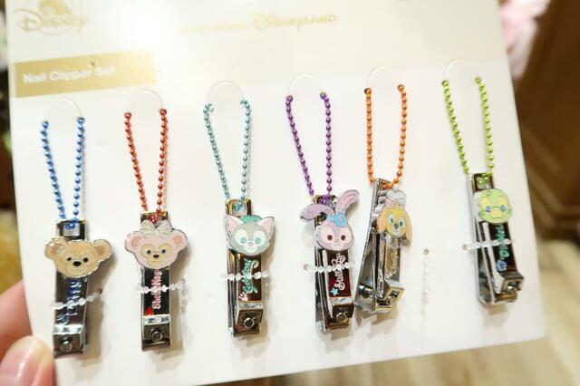 香港ディズニーランドグッズ　小分けできる爪切り(239HKD)