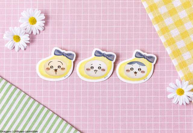 「ちいかわバナナプリンケーキ オリジナルステッカー」＜価格：4個入 853円（税込）／8個入 1,706円（税込）＞【「ちいかわ」と「東京ばな奈」のポップアップストアが大宮駅に期間限定オープン！コラボ第2弾の“むちゃうま”クッキーサンドが初登場！】