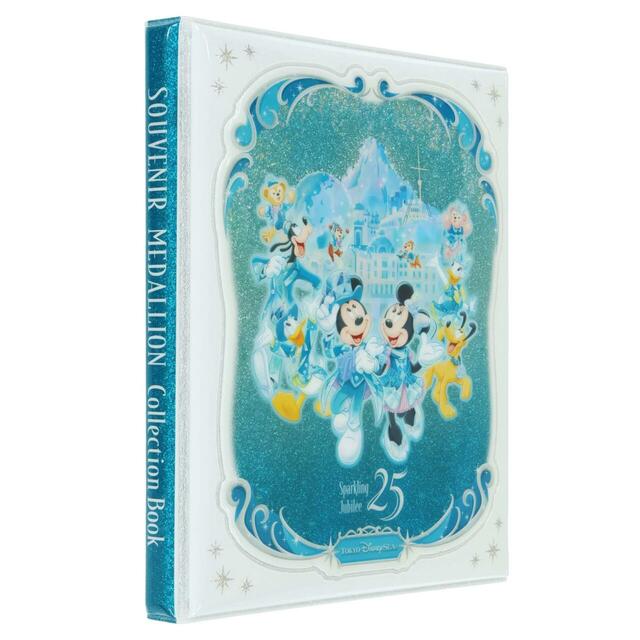 スーベニアメダルブック 3,000円｜「東京ディズニーシー25周年“スパークリング・ジュビリー”」スペシャルグッズ｜販売店舗：東京ディズニーシー「エンポーリオ」｜発売日：2026年4月8日（水）