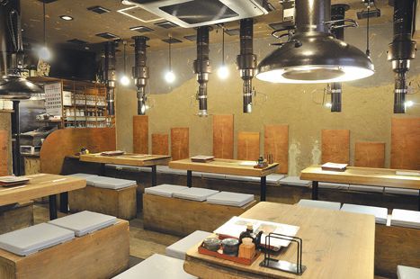 関西・焼肉の名店15／万両 南森町店（南森町）　内観