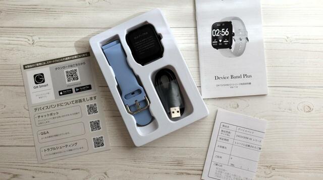 【3COINS デバイスバンドplus】カラーはアイボリー、ピンク、ブルーの3種類