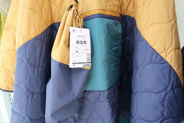 キルトウォームマルチポンチョフリーサイズ/4,900円/カラー:キャメル/ネイビー