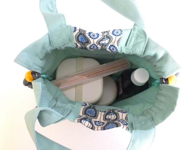 【カルディ台湾好吃！バッグ】ランチボックス2つ、ペットボトル、お箸もきれいに収納できました！