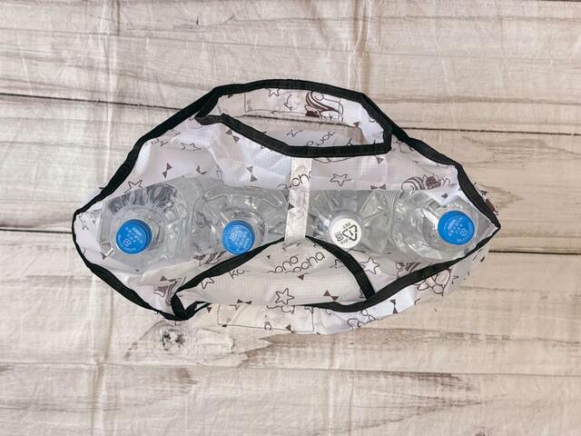 2Lのペットボトルが4本収納できる大容量