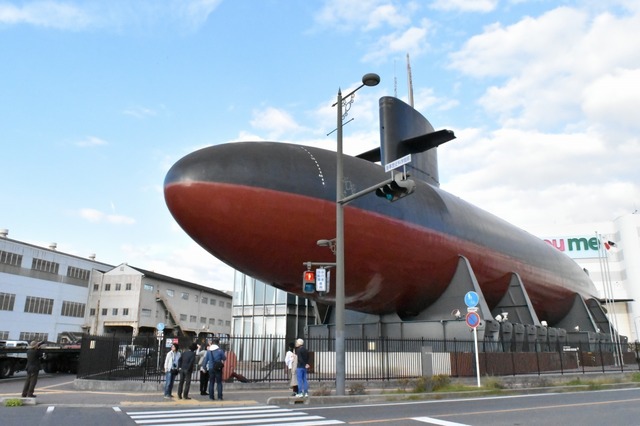 まるでくじらのような潜水艦