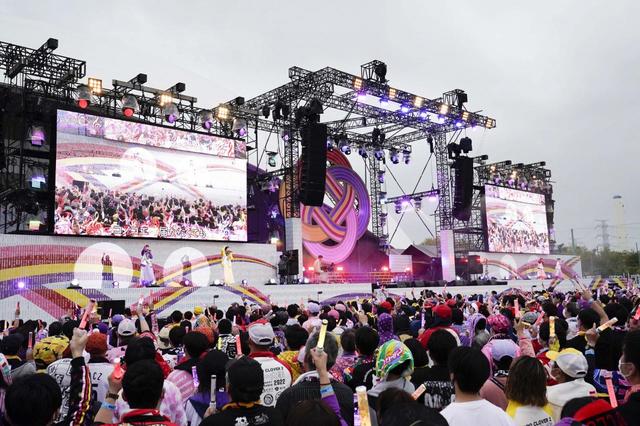 ももいろクローバーZ「ももクロ 春の一大事2022 ~笑顔のチカラ つなげるオモイ in 楢葉・広野・浪江 三町合同大会~」 撮影:増田慶