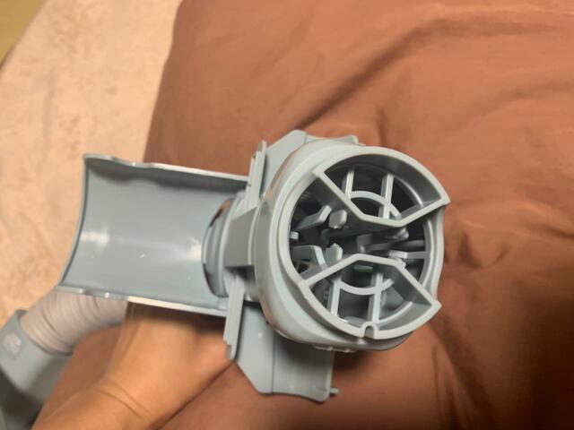 【アイリスオーヤマ ふとん乾燥機 カラリエColors FK-RC3-G】ノズルの先端は3方向に開く