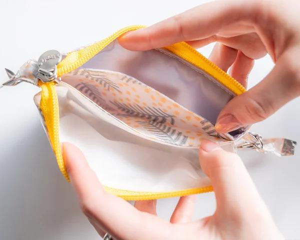 ダブルフラットポーチ　2,200円（税込）