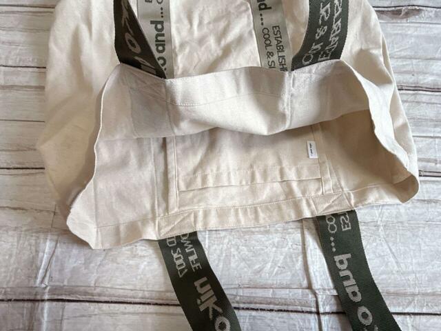 内側には吊りポケットが1つついています