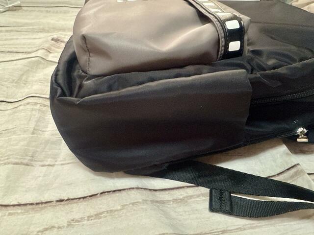 両サイドにもポケット付き。こんなに手厚くて良いんですか…?!