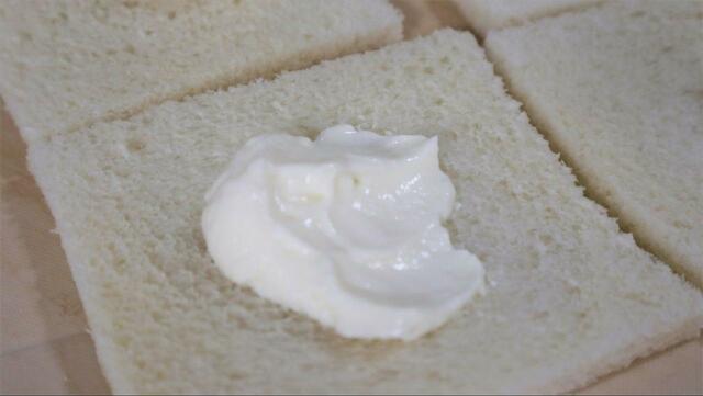 【トップバリュ サンドイッチ用食パン×ギリシャヨーグルト】しっかり塗れる固さ