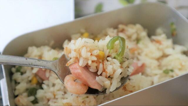 【ワークマン 2合炊 飯ごうメスティン／ピラフ】具材のうま味が染み込んでいる