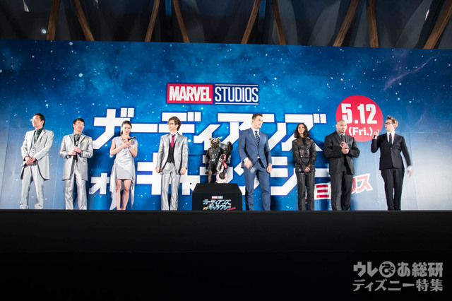 ステージに登場した８人